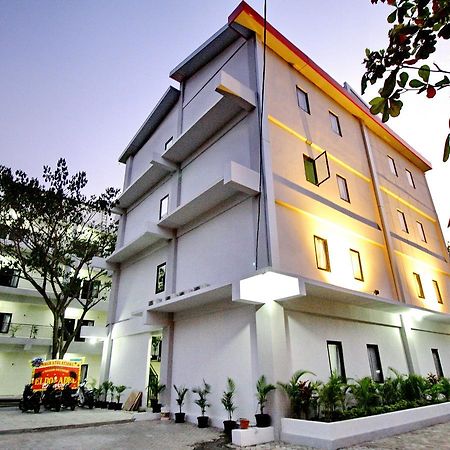 Hotel Dparagon Medokan Ayu Surabaya Exterior foto