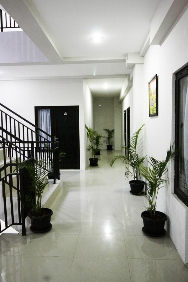 Hotel Dparagon Medokan Ayu Surabaya Exterior foto