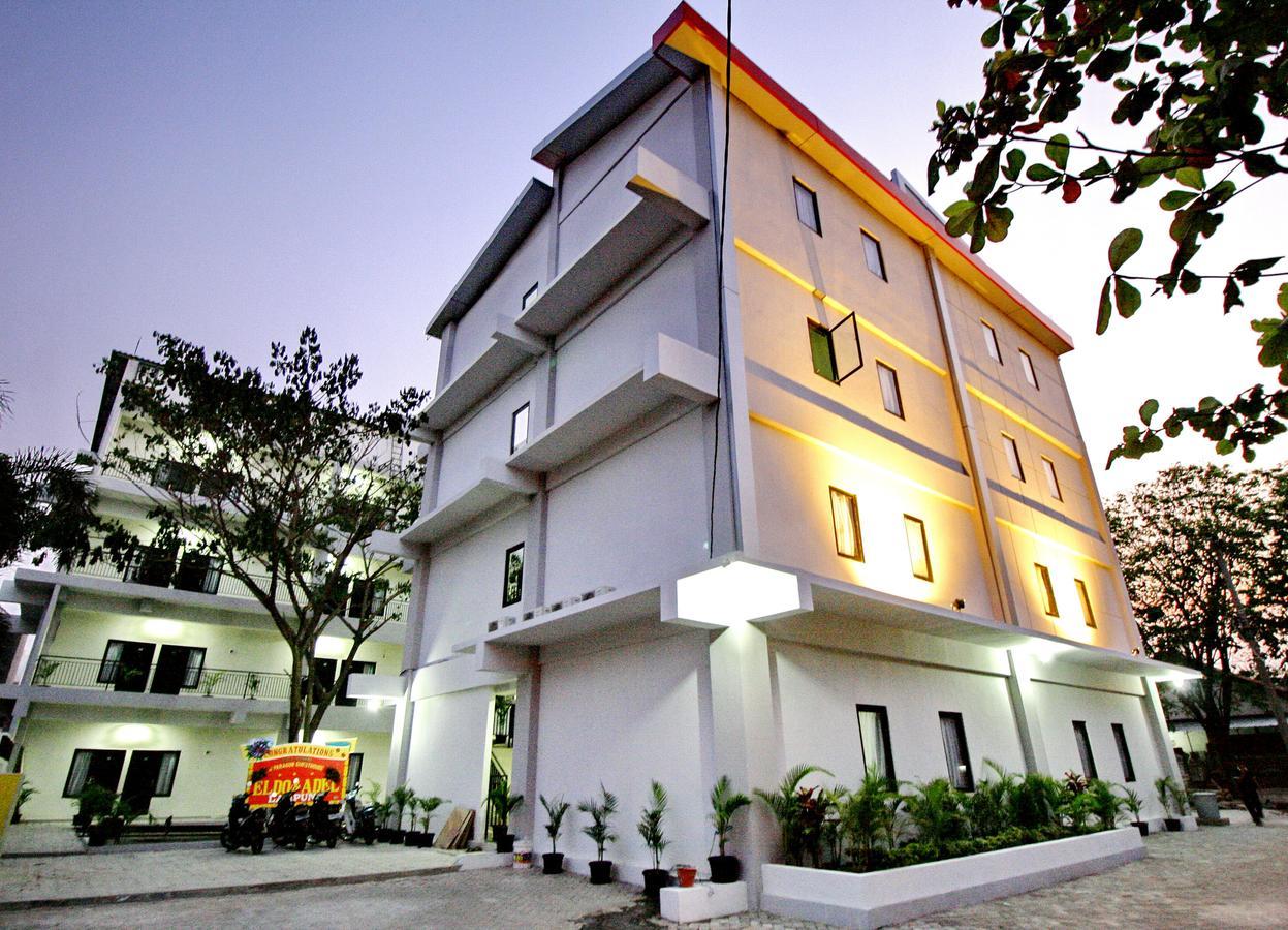 Hotel Dparagon Medokan Ayu Surabaya Exterior foto
