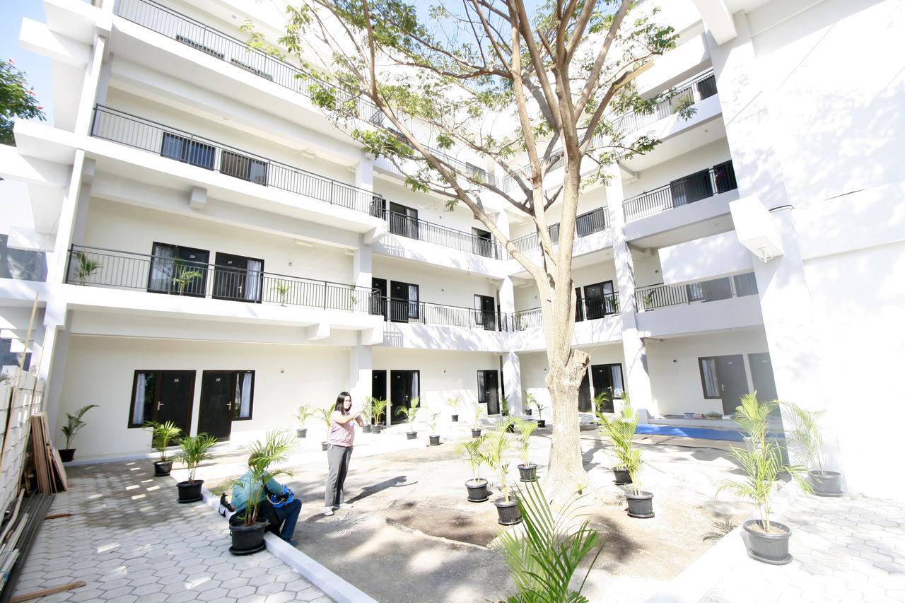 Hotel Dparagon Medokan Ayu Surabaya Exterior foto